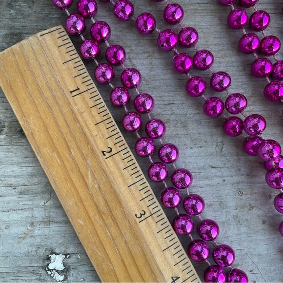 Purple - Pink Plastic 6 bead strands 9foot nwt vintage Valentines Marti Gras - Picture 6 of 6